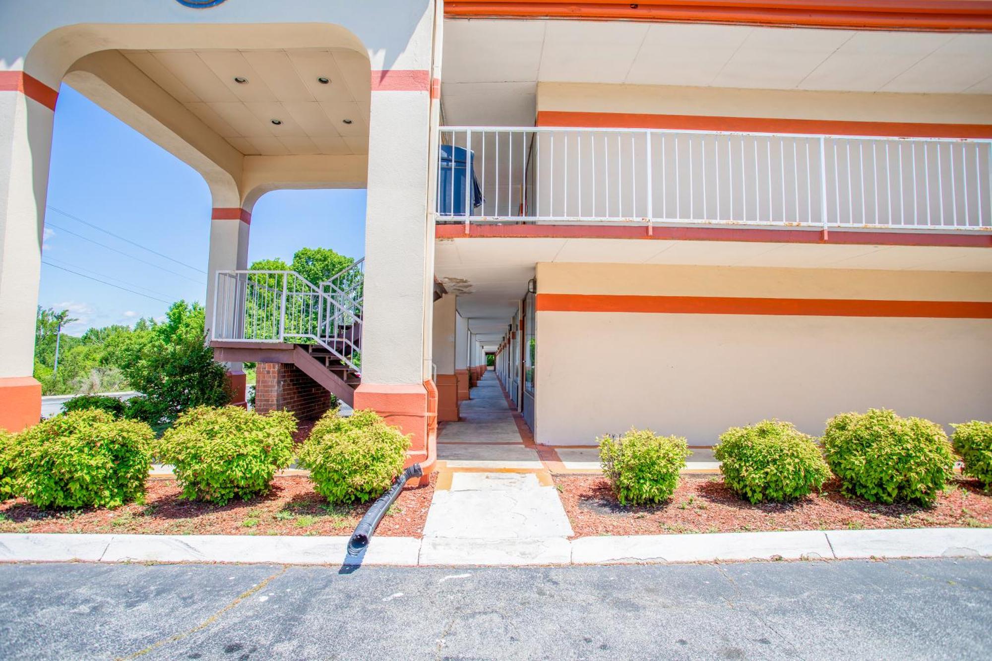 Oyo Hotel Greensboro East I 40 Εξωτερικό φωτογραφία